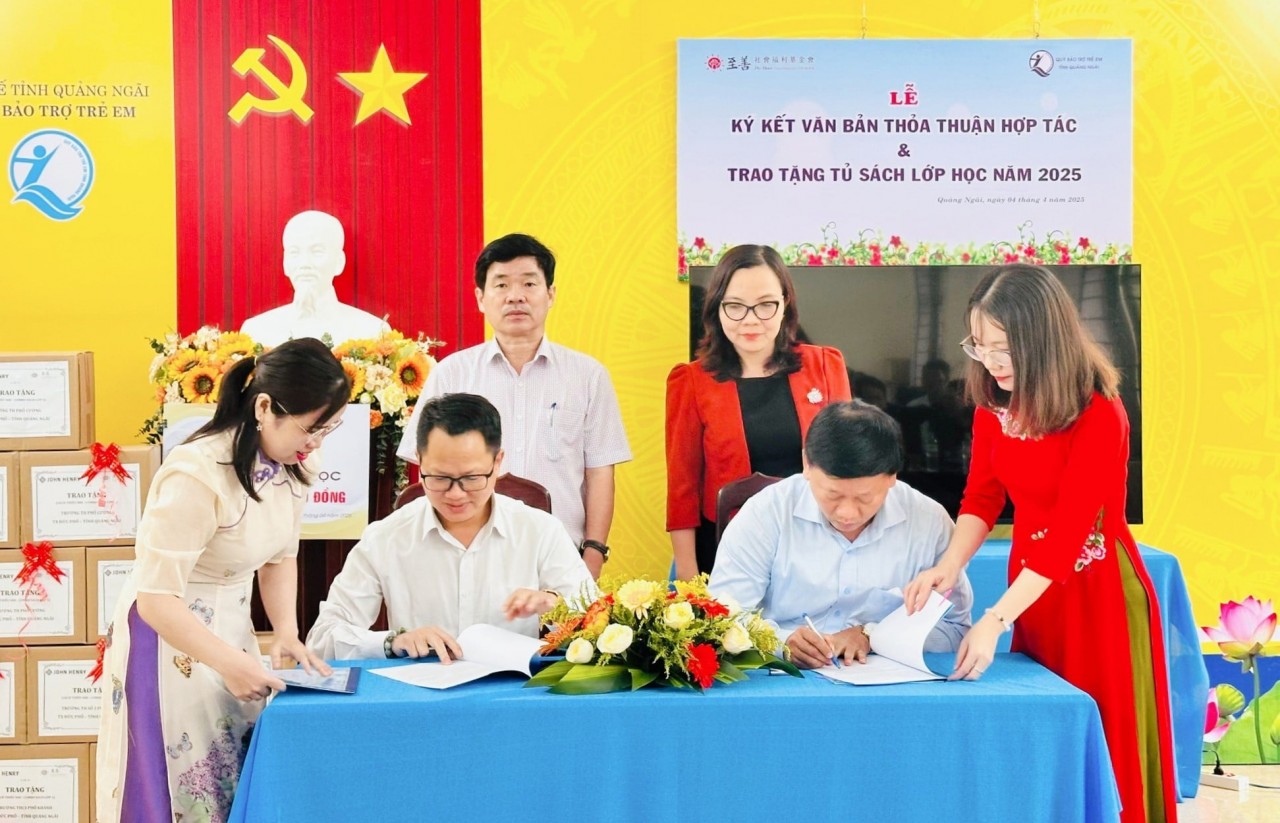 Zhi Shan Foundation Supports Libraries and Books for Quang Ngai Students
