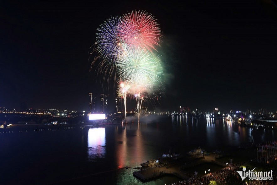 Ho Chi Minh City frequently hosts fireworks for major holidays and Tet. Photo: Nguyen Hue