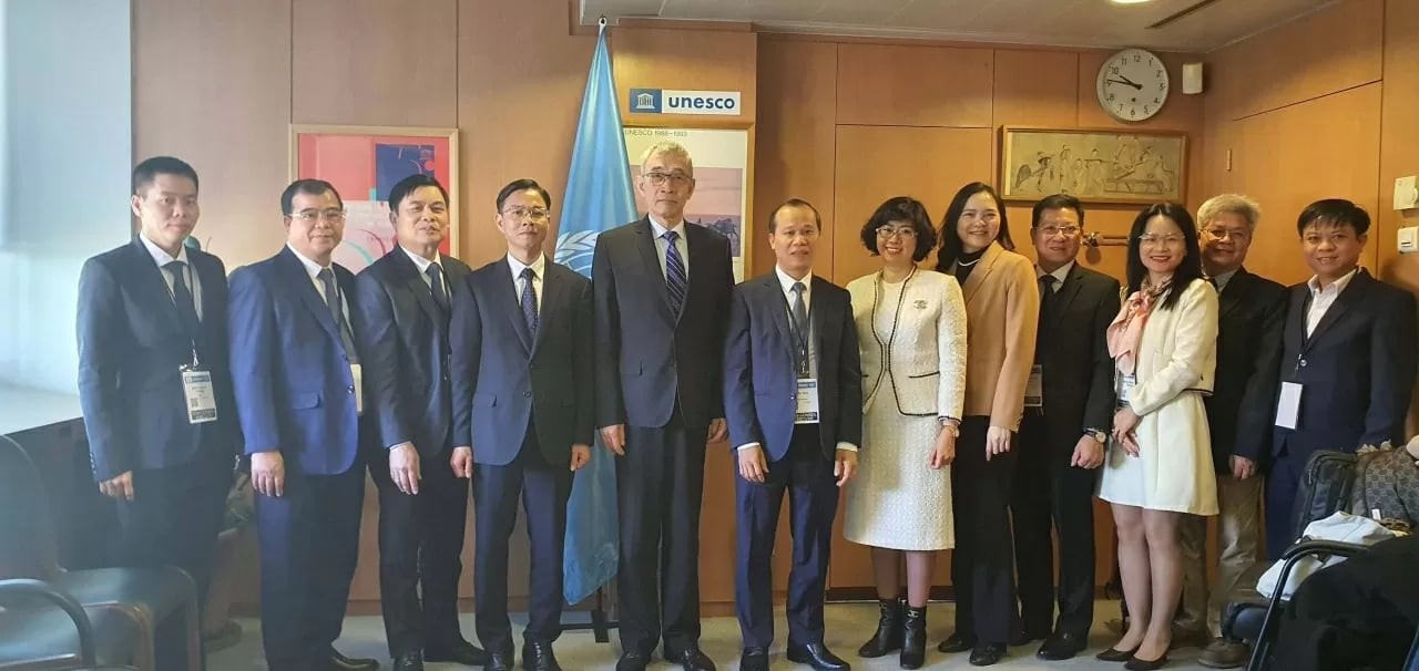 Meeting with UNESCO Deputy Director-General Xing Qu. (Photo: Working delegation)