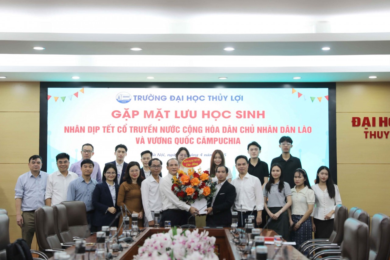 Thuyloi University holds a gathering with Lao and Cambodian international students. (Photo: Thuyloi University)