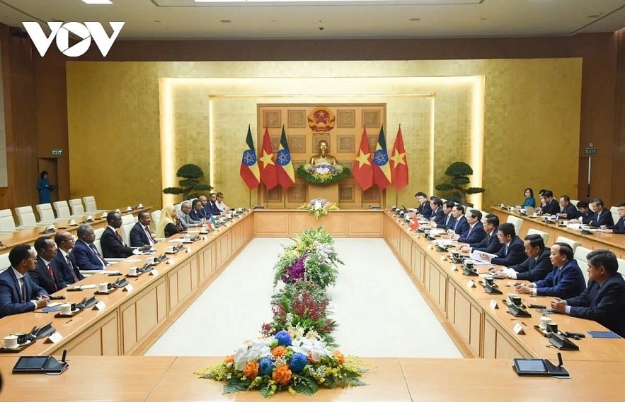 Vietnamese Prime Minister Pham Minh Chinh and his visiting Ethiopian counterpart Abiy Ahmed Ali hold talks on measures to increase cooperation between the two countries.