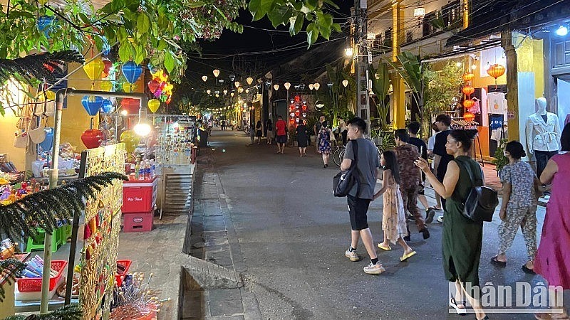 Hanoi tops the list of the most hospitable cities in Vietnam. (Photo: Huy Le)
