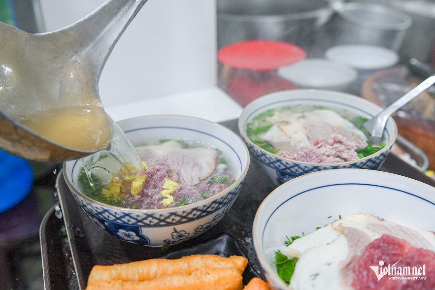 Pho bo (Vietnamese beef noodle soup). Photo: Linh Trang