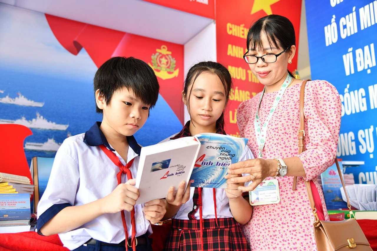 Naval Region 5 Promotes Reading Culture, Fosters Patriotism