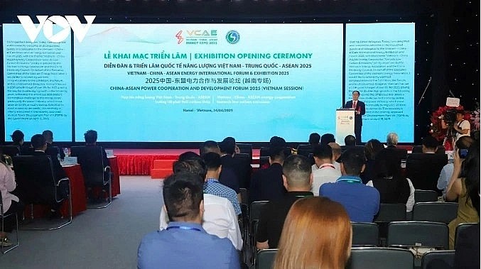 At the opening ceremony of the Vietnam – China – ASEAN International Energy Forum & Exhibition 2025. At the opening ceremony of the Vietnam – China – ASEAN International Energy Forum & Exhibition 2025.