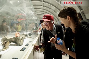 [Photo] Peace Boat delegates immersed in Quang Ninh's Hues