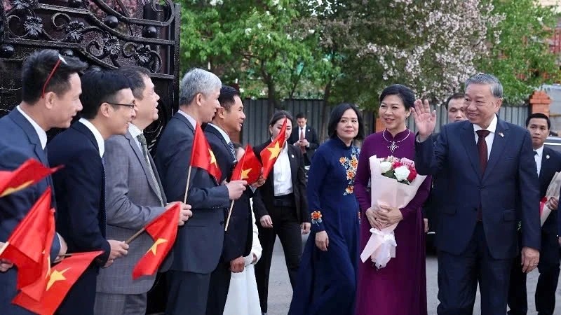 Vietnam News Today (May 6): Party Leader To Lam Meets Vietnamese Expatriates in Kazakhstan