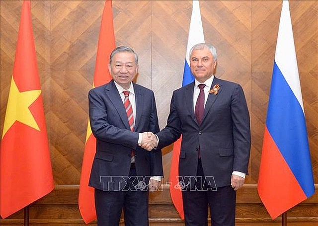 General Secretary To Lam (L) meets Chairman of the State Duma of the Russian Federation Vyacheslav Volodin in Moscow, Russia, May 10, 2025. Photo: VNA