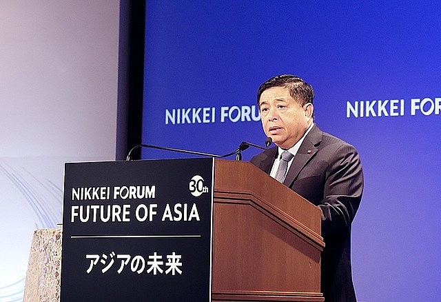 Deputy Prime Minister Nguyen Chi Dung delivers his remarks at the Nikkei Forum 30th Future of Asia, Tokyo, Japan, May 30, 2025. Photo: VGP