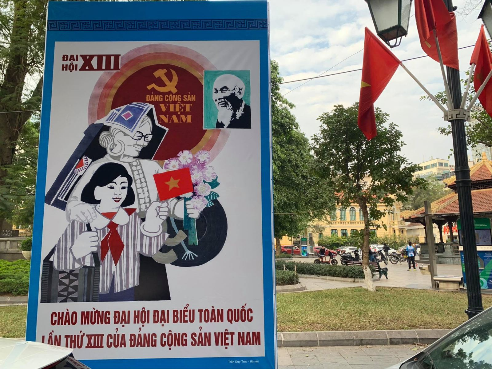 Hanoi streets brilliantly decorated to welcome 13th National Party Congress