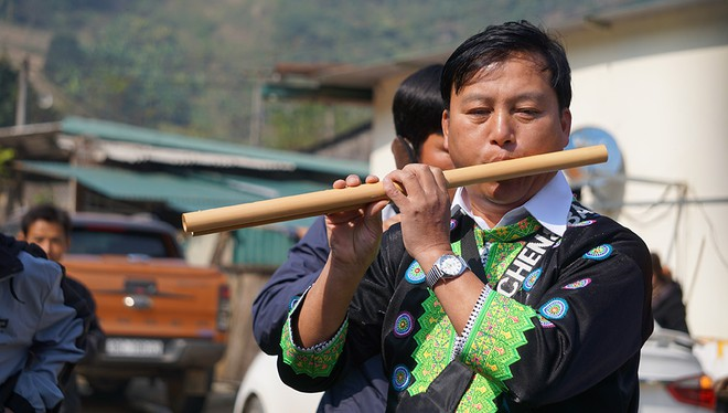 Immersing in unique cultural beauty of Nhi Son market
