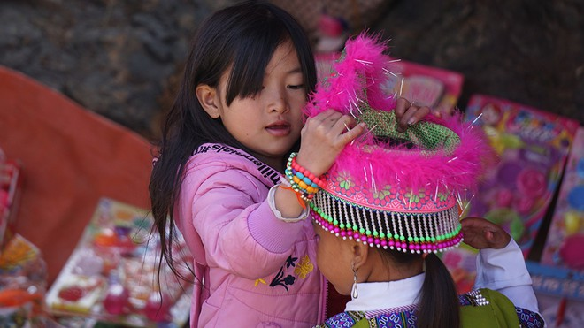 Immersing in unique cultural beauty of Nhi Son market
