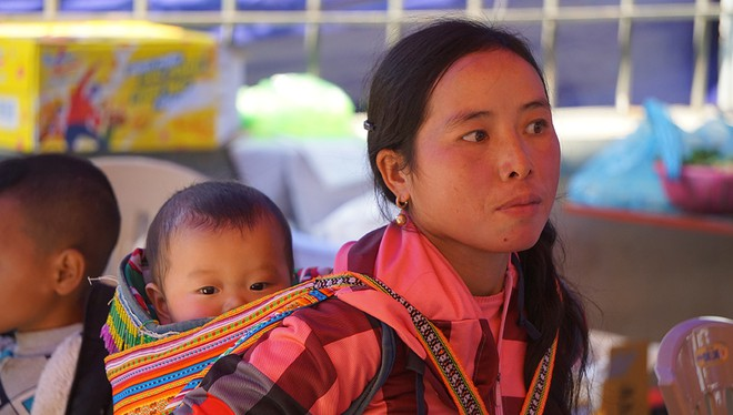 Immersing in unique cultural beauty of Nhi Son market