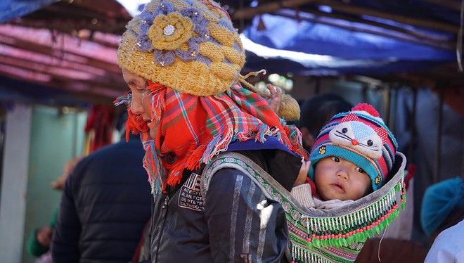 Immersing in unique cultural beauty of Nhi Son market
