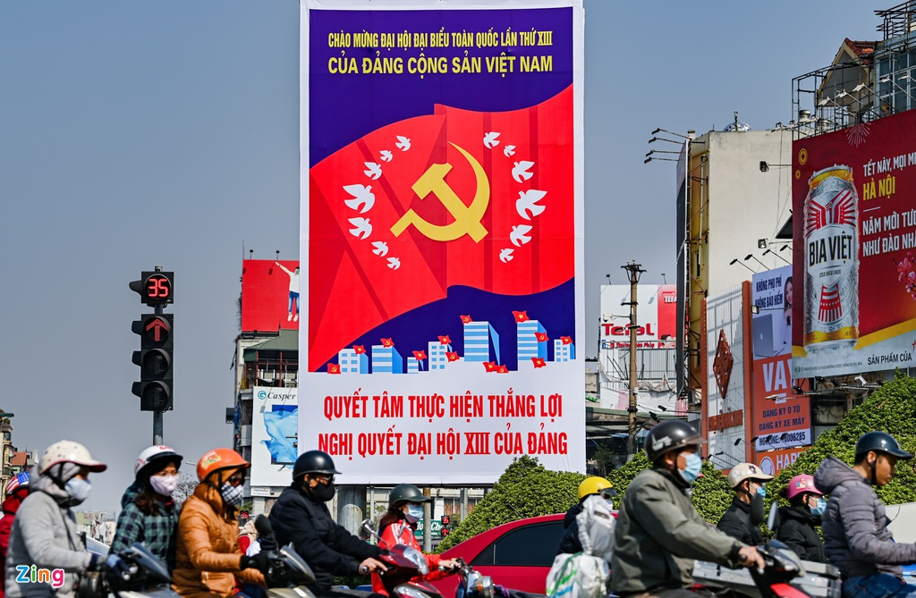 Hanoi streets radiantly adorned to welcome 13th National Party Congress