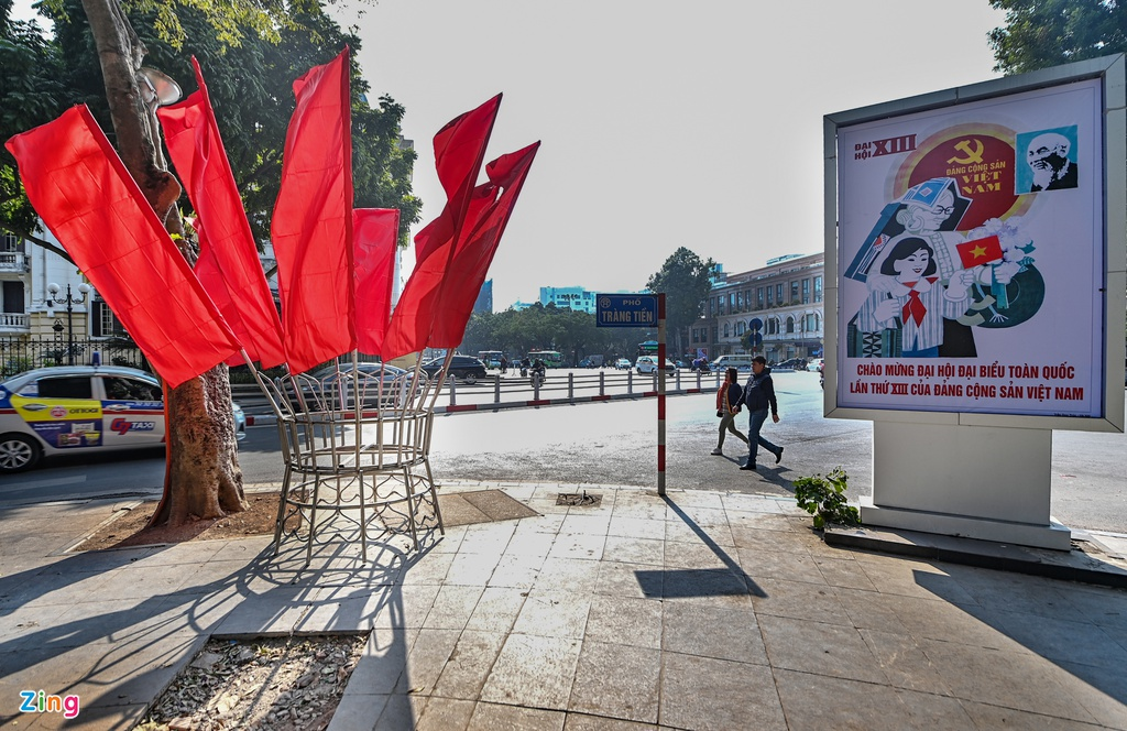 Hanoi streets radiantly adorned to welcome 13th National Party Congress
