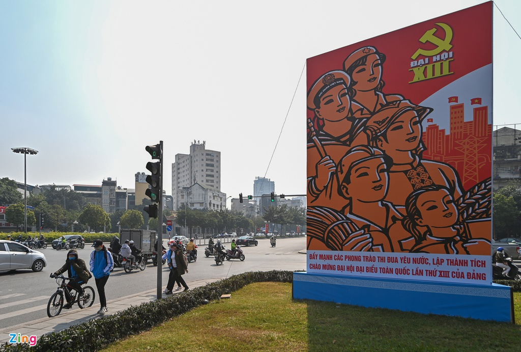 Hanoi streets radiantly adorned to welcome 13th National Party Congress