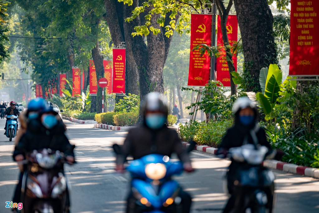 Hanoi streets radiantly adorned to welcome 13th National Party Congress