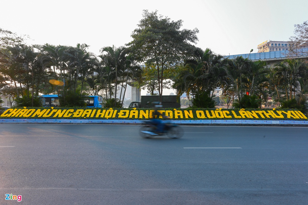 Hanoi streets radiantly adorned to welcome 13th National Party Congress