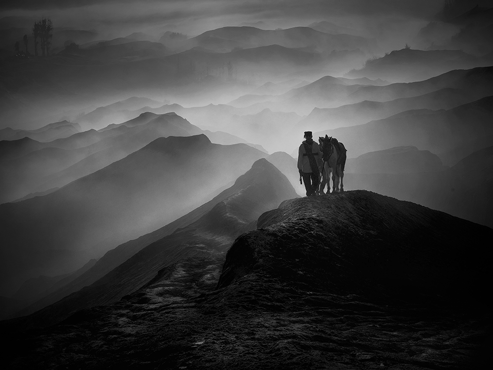 Two Vietnamese photographers claim prizes at Int’l Monochrome Awards 2020