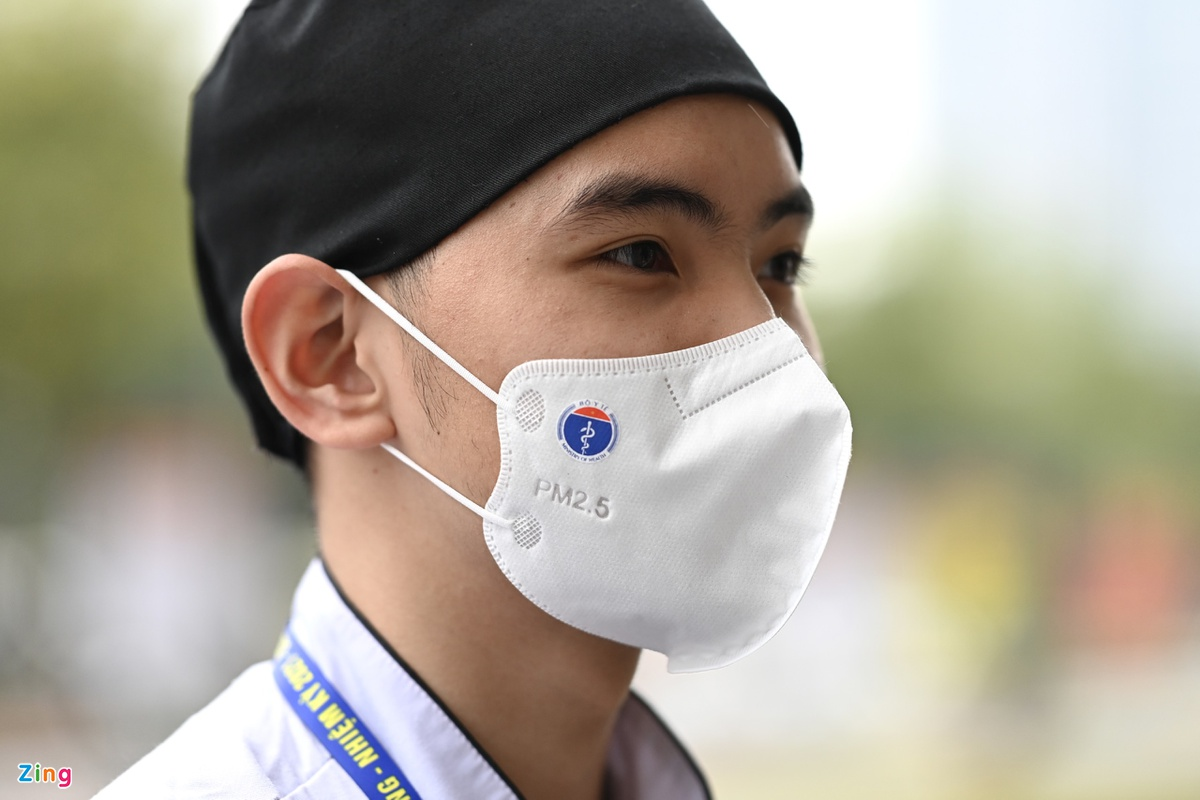Photos: Reporters and staff at 13th National Party Congress tested for COVID-19