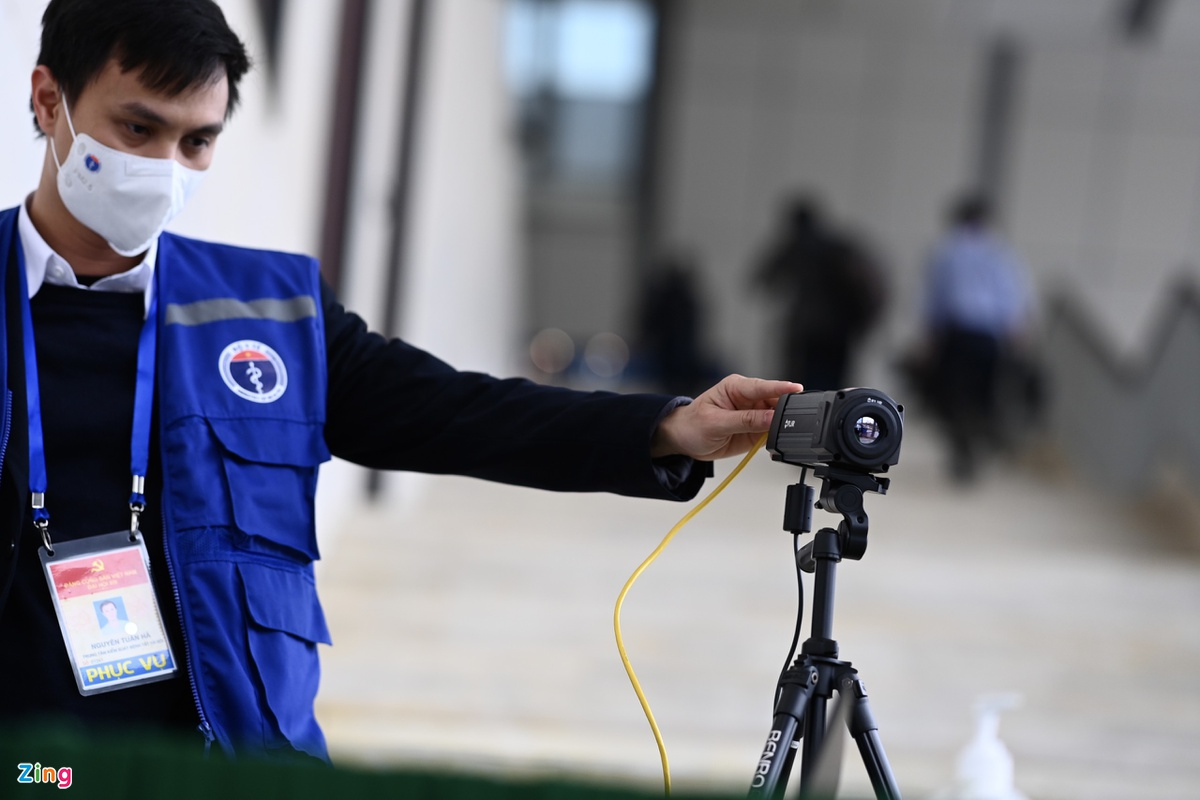 Photos: Reporters and staff at 13th National Party Congress tested for COVID-19