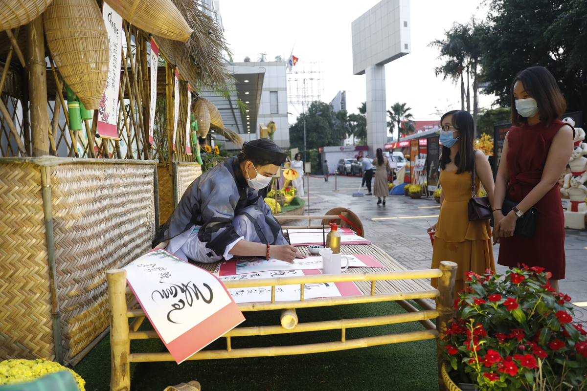 Vietnamese rural villages replicated at Menas Mall Saigon Airport