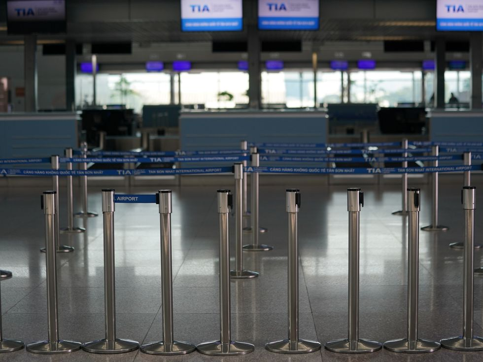 Tan Son Nhat int'l airport unprecedentedly deserted due to Covid-19