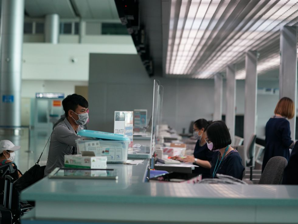 Tan Son Nhat int'l airport unprecedentedly deserted due to Covid-19