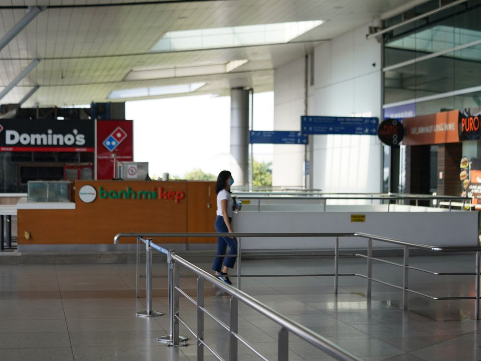 Tan Son Nhat int'l airport unprecedentedly deserted due to Covid-19