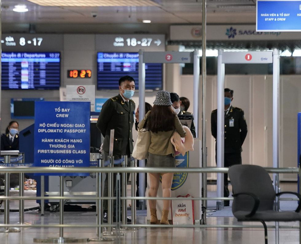 Tan Son Nhat int'l airport unprecedentedly deserted due to Covid-19