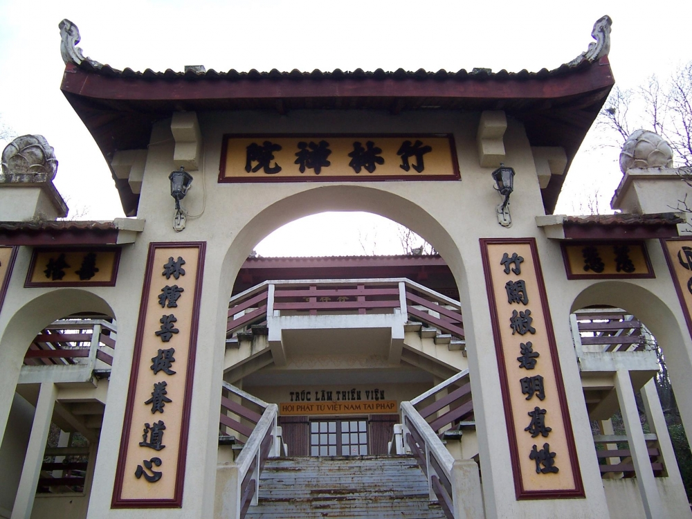 must visit vietnamese pagodas in france in lunar new year