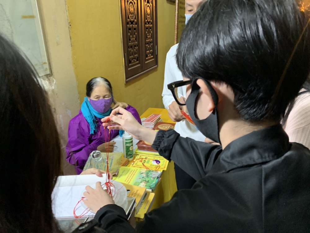 People follow Covid-19 safety protocol while visiting Quan Su pagoda