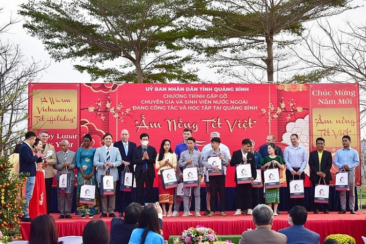 Foreigners in Quang Binh eagerly participate in Tet 2021 exchange program
