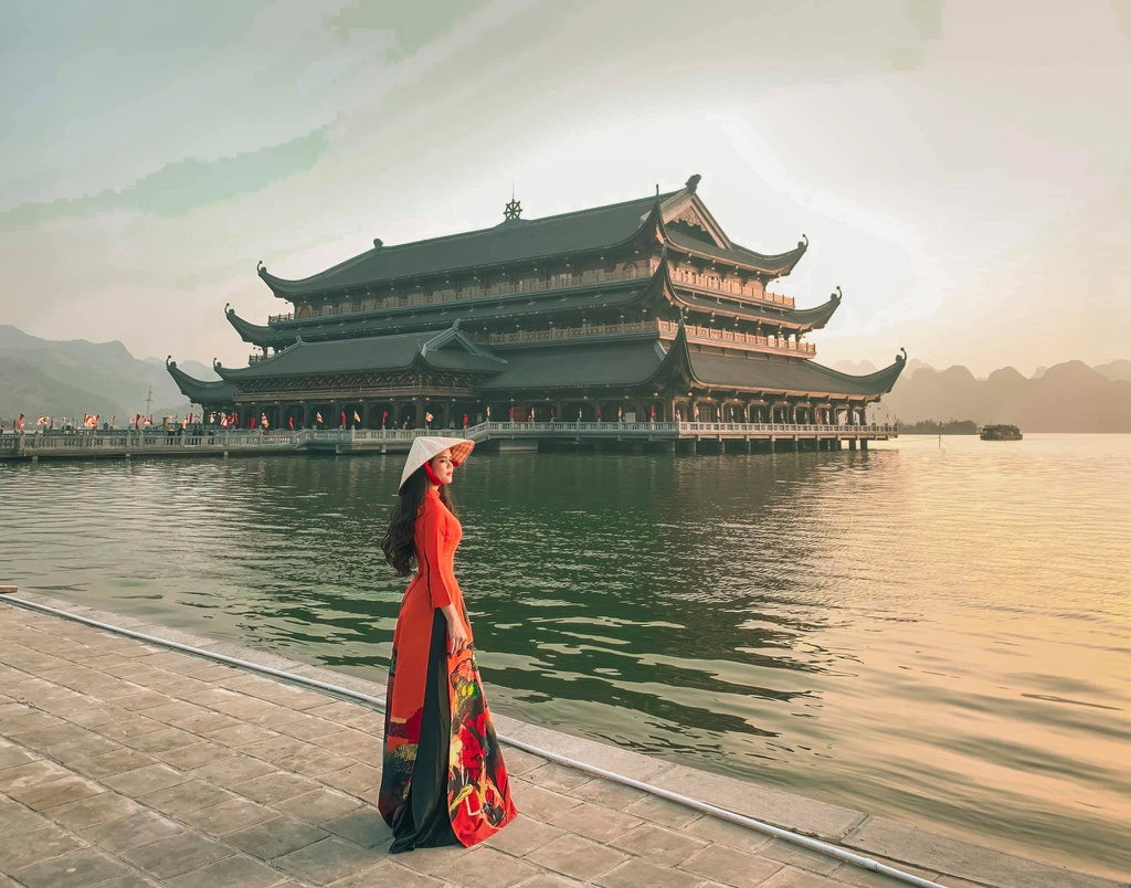 The world’s largest pagoda in Vietnam offers stunning check-in corners