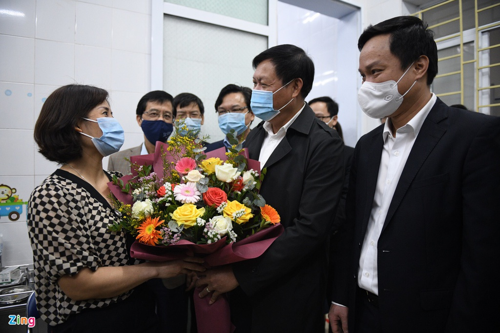 Photos: First shots of Covid-19 vaccine given to frontline medical workers today