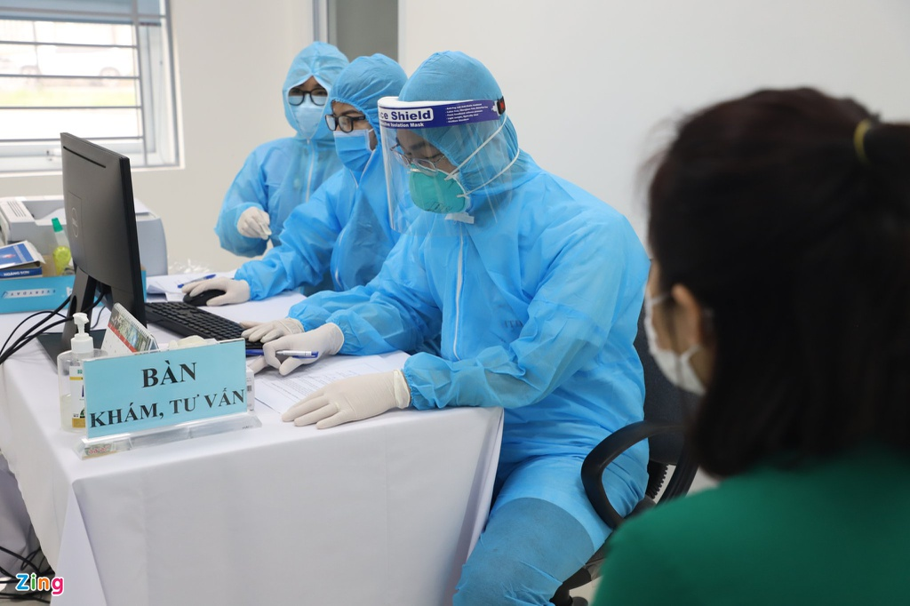 photos first shots of covid 19 vaccine given to frontline medical workers today