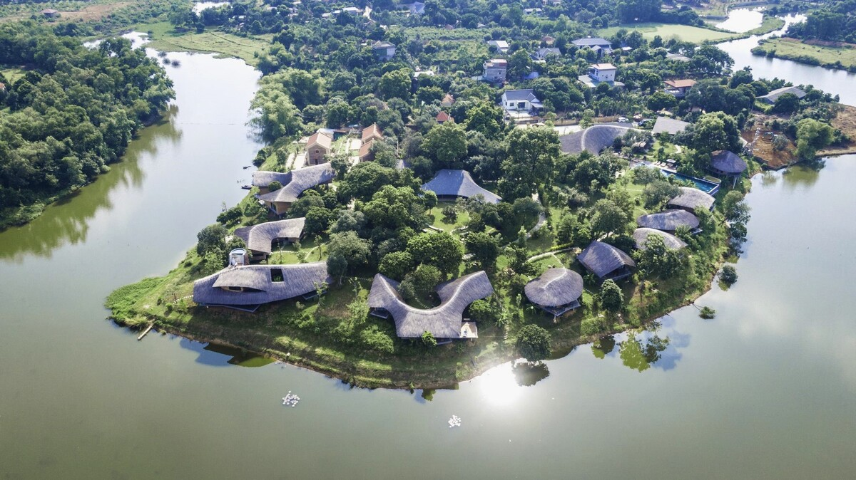 Relieving stress at three resorts near Hanoi, with video