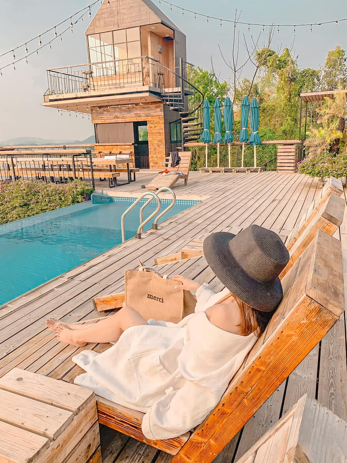 Relieving stress at three resorts near Hanoi, with video