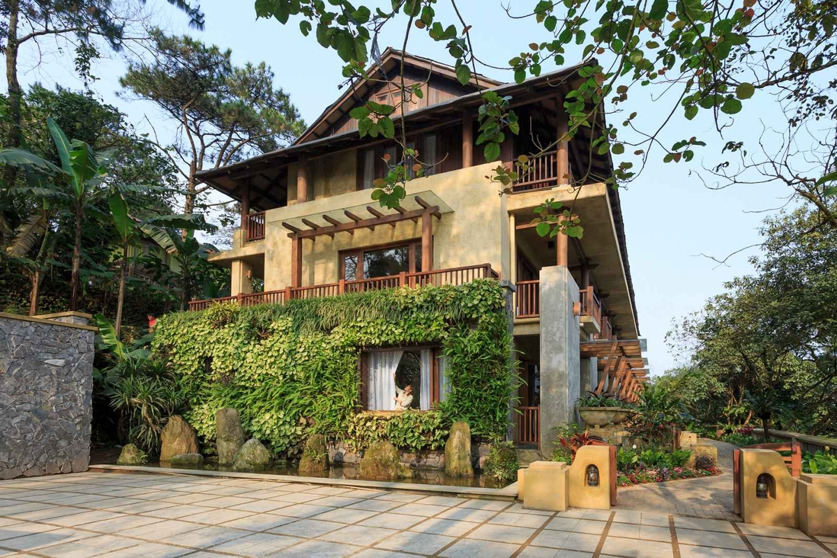 Relieving stress at three resorts near Hanoi, with video