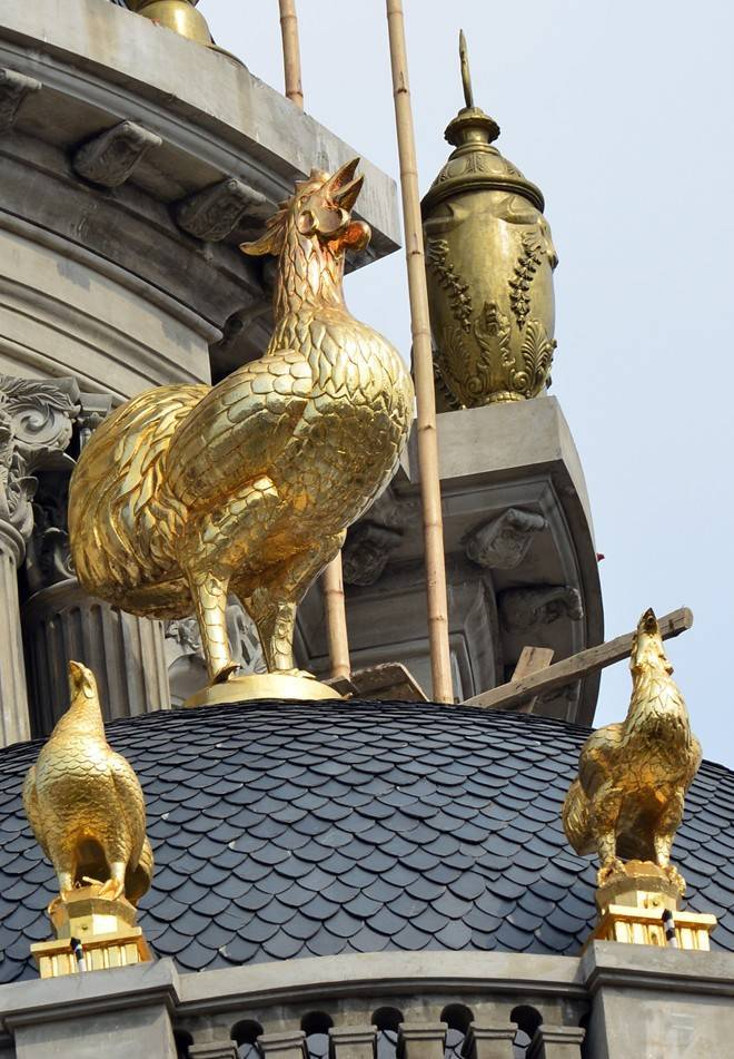 Admiring four gold-plated palaces of Vietnamese tycoons