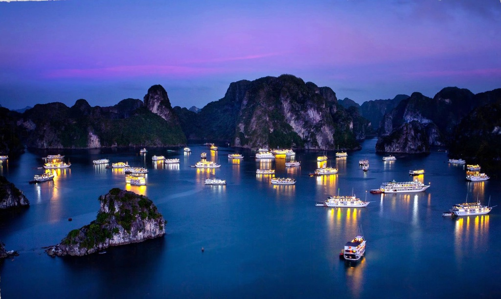 “Must-try” travel experiences on Ha Long Bay