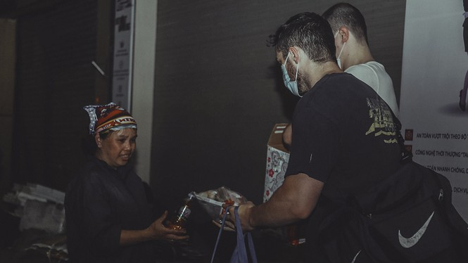 British expat gives a hand to the homeless in Hanoi British expat gives a hand to the homeless in Hanoi