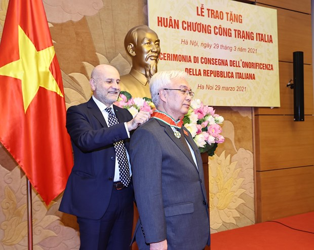 Vietnamese model industry’s “powerful woman” receives Italy’s Order of Merit