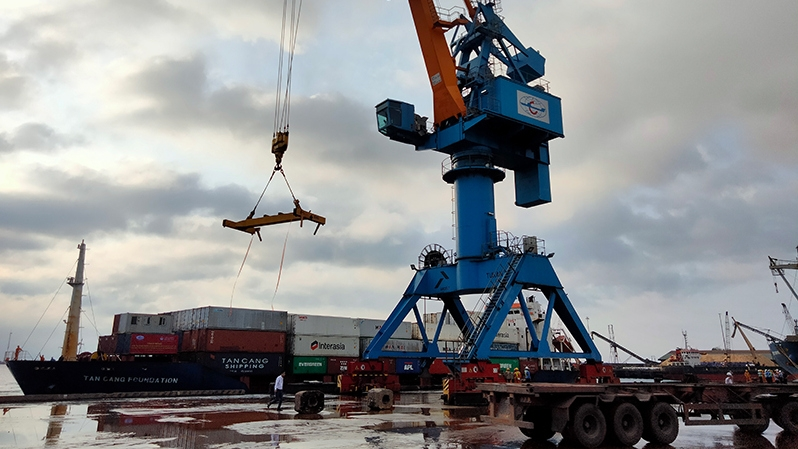 Lao-Viet International Port receives first container ship