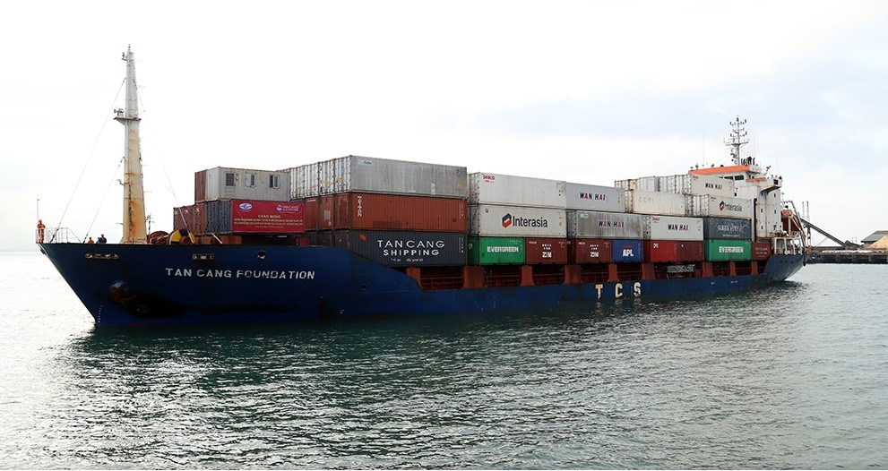 Lao-Viet International Port receives first container ship