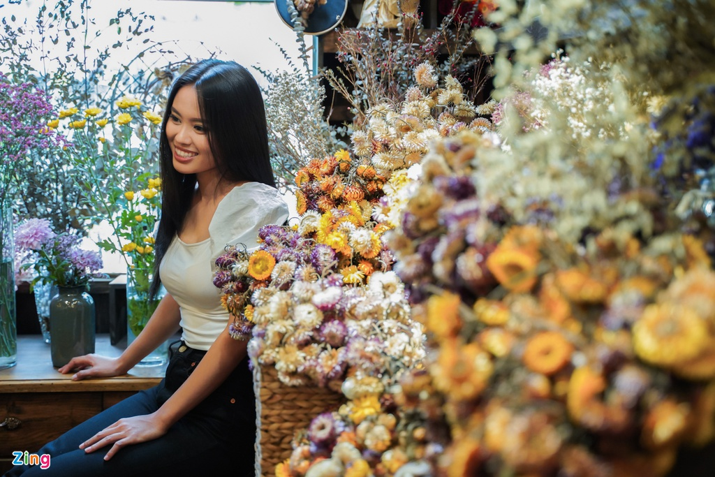 Vietnam TV host quits job to cycle across Vietnam and Southeast Asia