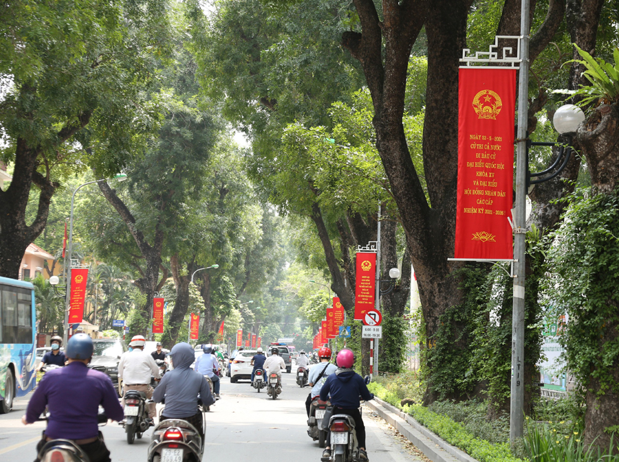 In Photos: Hanoi’s streets brilliantly adorned ahead of election day