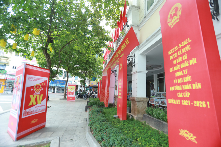 In Photos: Hanoi’s streets brilliantly adorned ahead of election day
