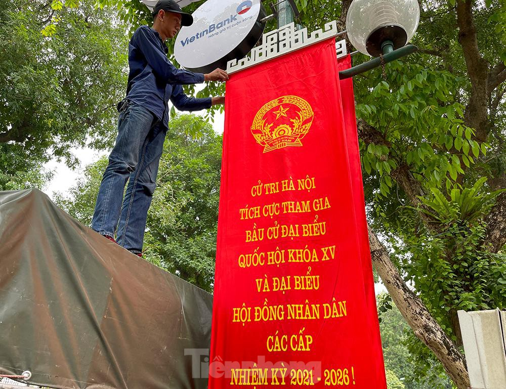 In Photos: Hanoi’s streets brilliantly adorned ahead of election day